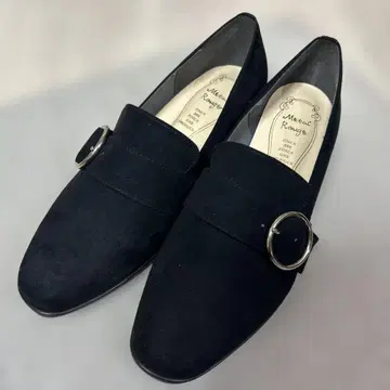 블랙 스웨이드 버클 포함