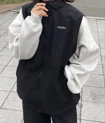 [ 미사용 새상품 택 포함 ] Chillfar 스탠드 나일론 베스트