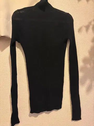 시어 리브 터틀넥 스웨터 네이비 컬러