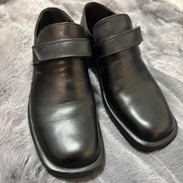 SAYA 블랙 가죽 로퍼 벨크로 테이프