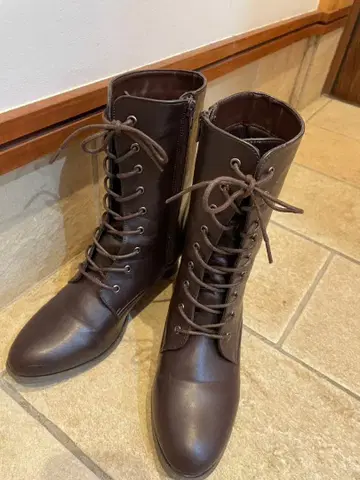 브라운 레이스업 미들컷 부츠