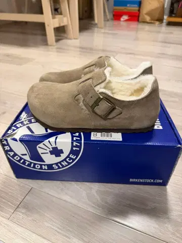 BIRKENSTOCK 베이지 사보 샌들