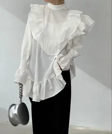 chuclla 비대칭 프릴 블라우스