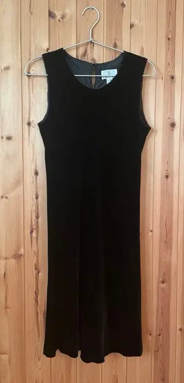 쿠미쿄쿠 벨로아 소재 포멀 블랙 슬리브리스 원피스