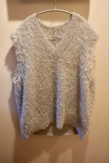 새상품급 Gypsohila 글리터 니트 베스트 샤기 V넥