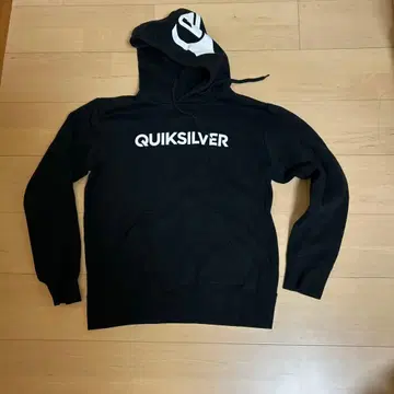 QUICKSILVER 블랙 후드티 후드 부착