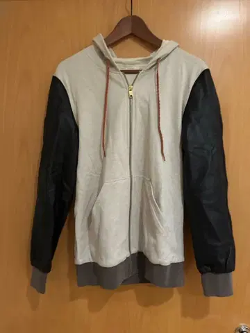 MARC JACOBS 후드 부착 점퍼, 새상품급. 정가 15만.