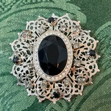 시스루 세공이 아름다운, 빈티지풍 브로치