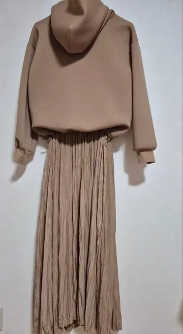 새상품급 에미 아틀리에 도킹 후디 원피스/브라운 사이즈 0