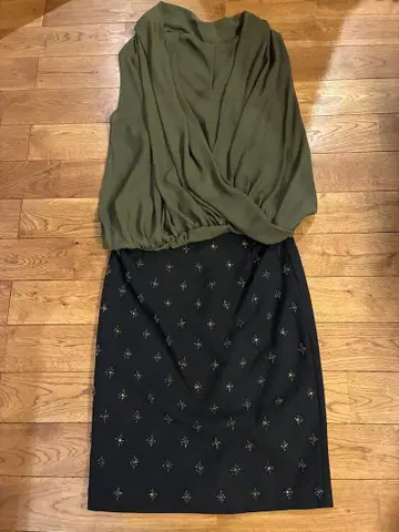 올리브 그린과 블랙 비쥬 포함 스커트 셋업 L 사이즈