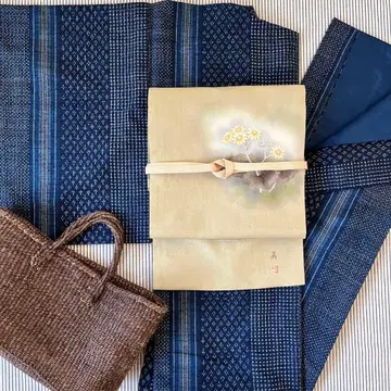 명주 기모노 남색 계열 매력적인 무늬와 줄무늬 이중 기모노 순수 실크