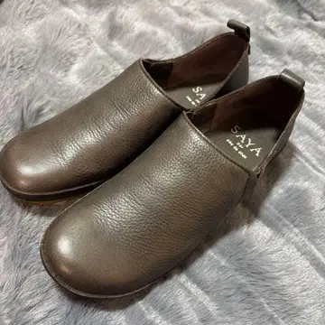 SAYA 브라운 가죽 슬립온