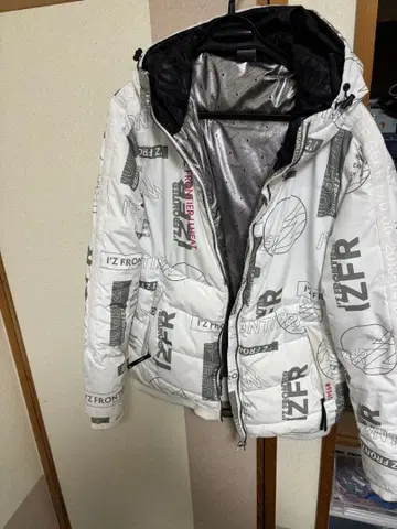 IZ FRONTIER 다운 자켓 LL 화이트 한정품 방한 자켓