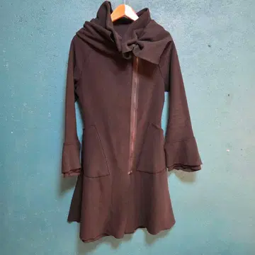 후드 부착 롱 코트 블랙