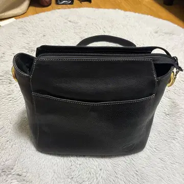 블랙 레더 핸드백