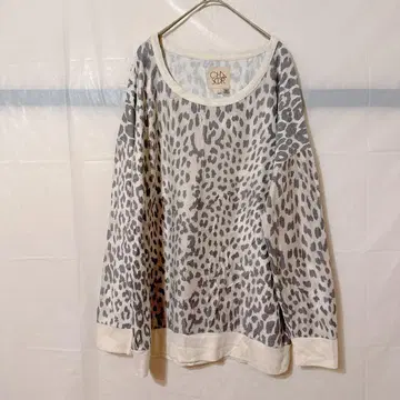 새상품급 CHANDSOR 레오파드 무늬 긴팔 T셔츠 [ L ] 상의