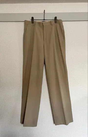 AURALEE 베이지 슬랙스 (남성용)