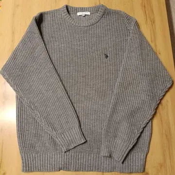 그레이 리브 니트 스웨터