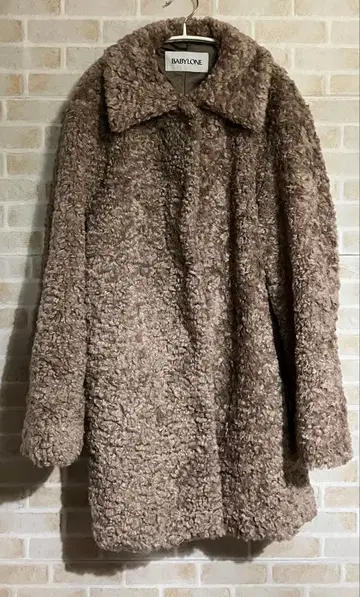 새상품급 BABYLONE 바빌론 푸들 미들 코트 보아 모카