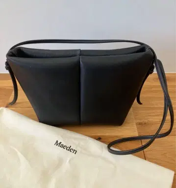 maeden Boulevard 숄더백 블랙