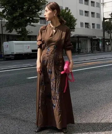 MADELYN EMBROIDERY DRESS 브라운 S 사이즈
