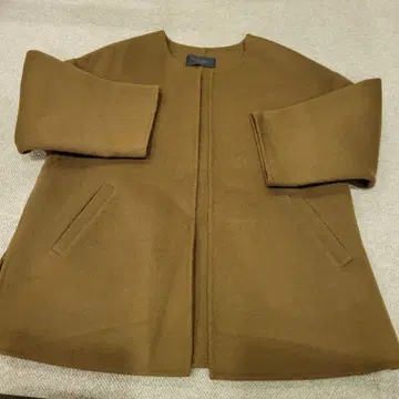 새상품급 ivory Court 카키 브라운 노카라 코트