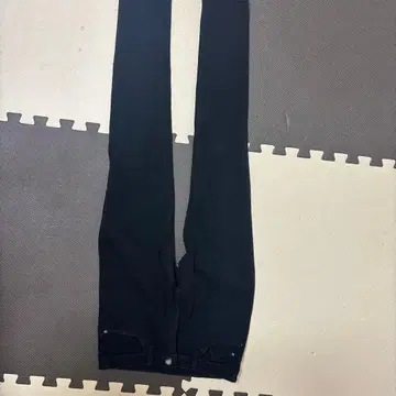 EMPORIO ARMANI 블랙 청바지