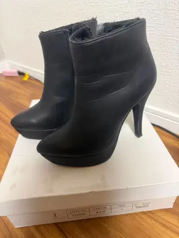 RESEXXY 블랙 부티 하이힐