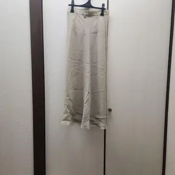 요건 레일 실크 베이지 롱 스커트