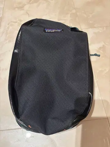 파타고니아 블랙홀 큐브 M 6L