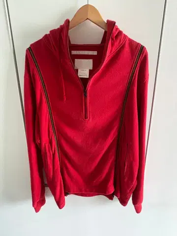 화이트 마운티니어링 레드 후드티 사이즈 2 샘플