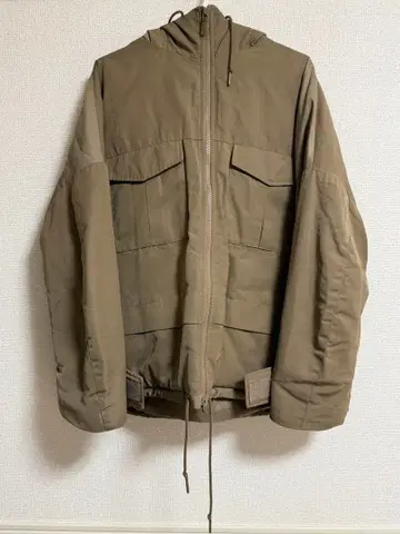 유니클로 화이트 마운티니어링 하이브리드 다운