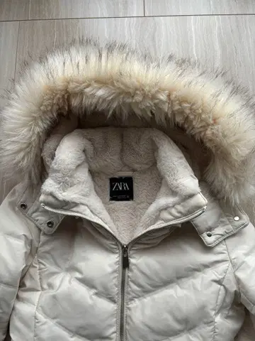 ZARA 화이트 다운 자켓