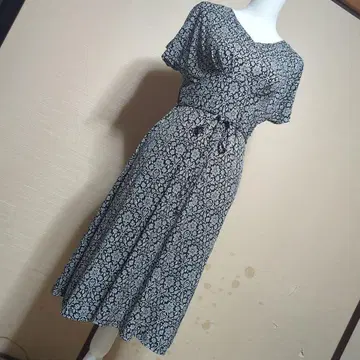 꽃무늬 V넥 반팔 원피스