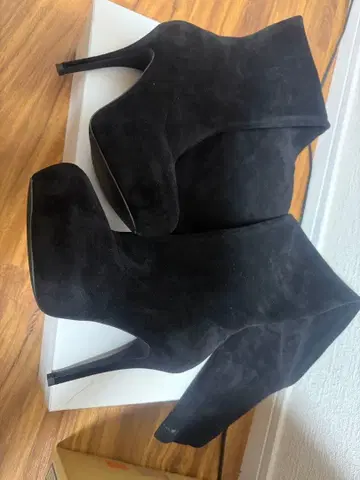 RESEXXY 블랙 오버니 부츠 하이힐