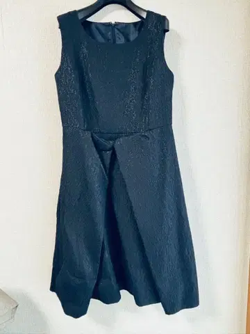 디노스 프랑스 원단 퍼프 자카드 꼬임 원피스 네이비 9호