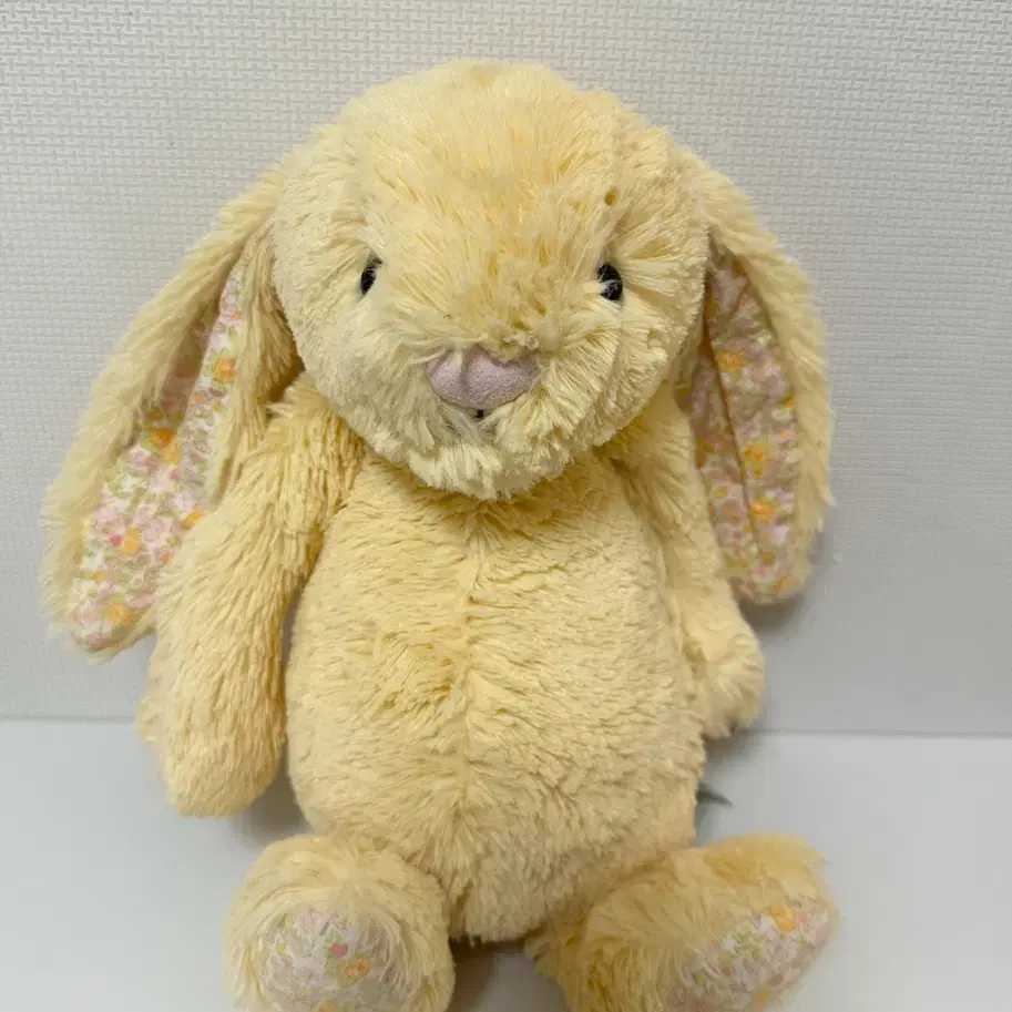 Discontinued) Jellycat Blossom Lemon Bunny M doll on Bunjang