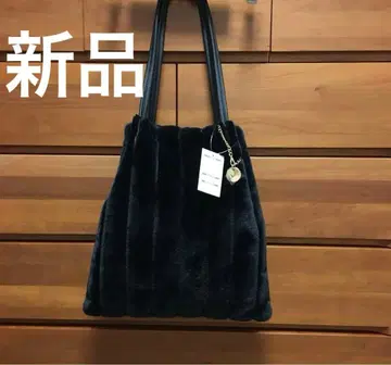 새상품 액세서리 포함 블랙 퍼 백 b5 사이즈 들어갑니다