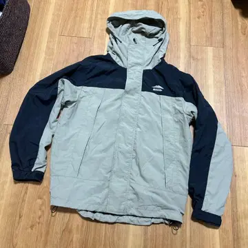 시착만 한 상품 컨디션 최상 아웃도어 나일론 자켓 베이지 블랙 M