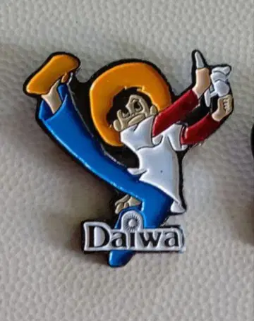 레어 레트로 Daiwa 콜라보 낚시광 삼평 핀 배지 B