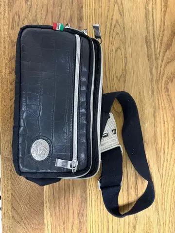 크로커다일풍 블랙 바디백