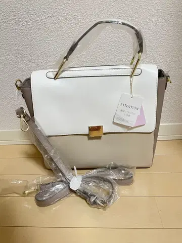 화이트/베이지 핸드백