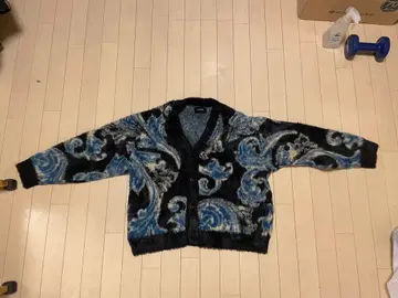 플러피한 블랙과 파랑의 가디건