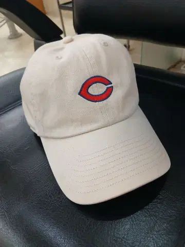 47Brand 베이지 캡 CARP 로고 자수