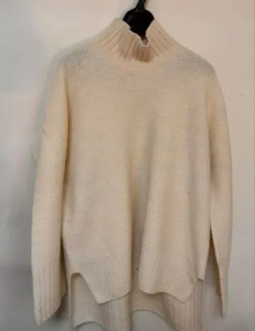 아이보리 하이넥 니트 38 사이즈