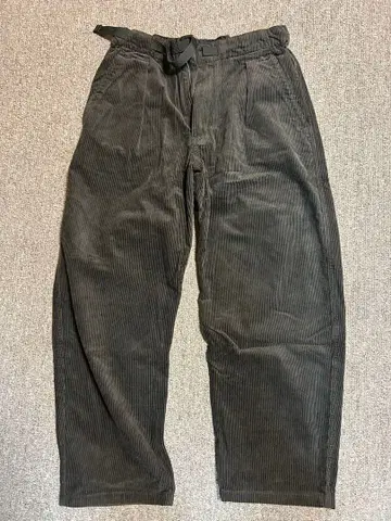 유니클로 코듀로이 턱 와이드 팬츠 M 사이즈