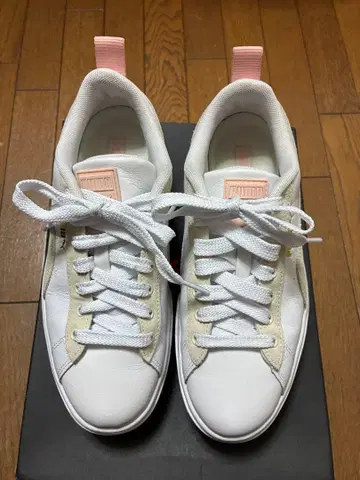 PUMA 여성용 메이즈 가죽 통굽 스니커즈 화이트/핑크