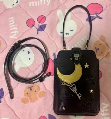 ANNA SUI x 세일러문 콜라보 스마트폰 숄더백