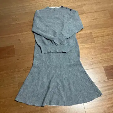 그레이 플레어 스커트 셋업