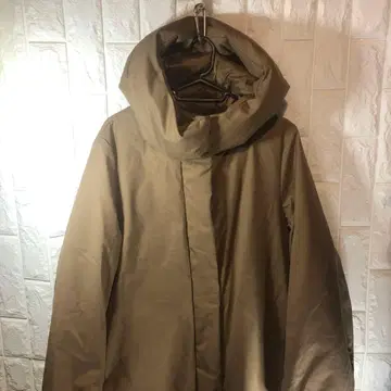 유니클로 베이지 후드 부착 다운 자켓 L